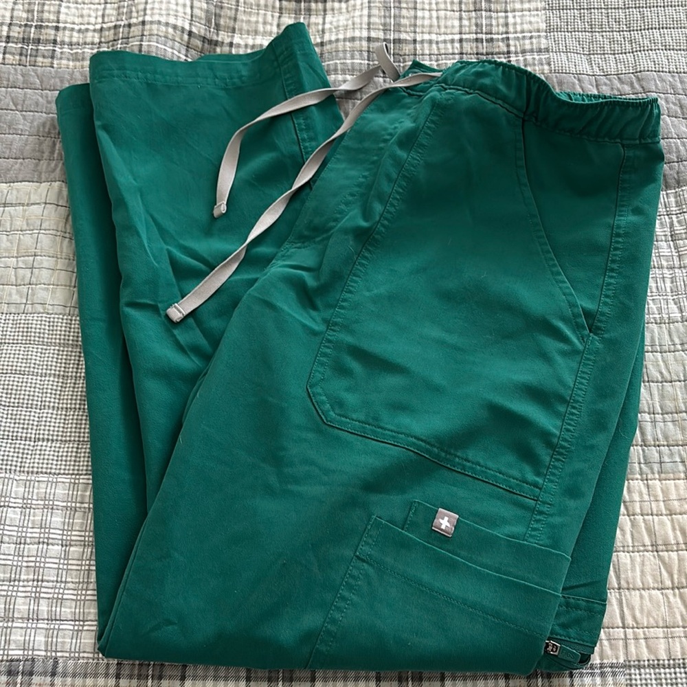 FIGS Hunter Green Scrub Pants Mens Medium Short Cairo Scrub Pants